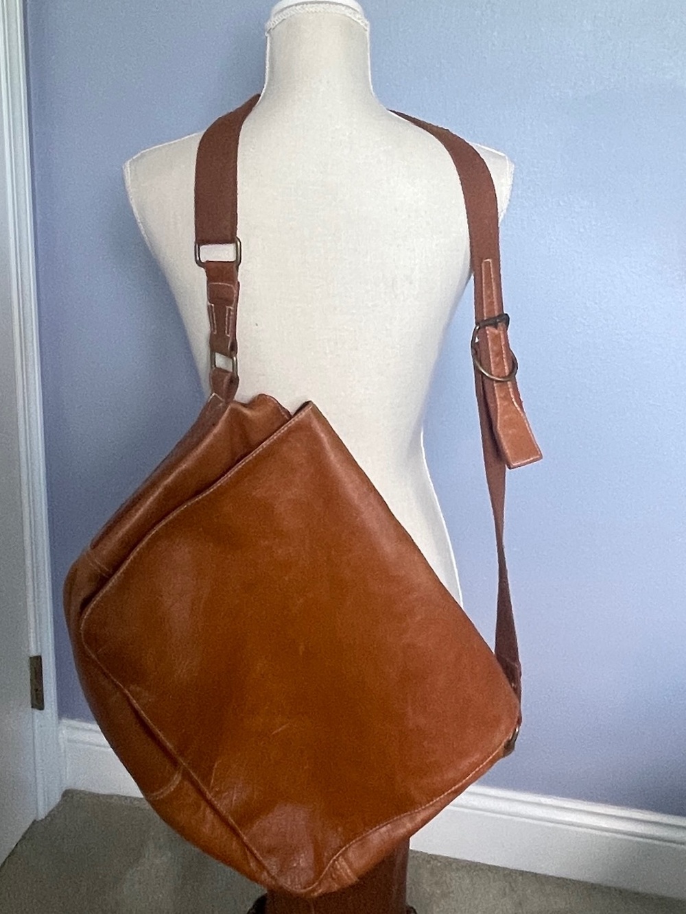 Perry Ellis Leather Messenger Bag  in Cognac Brown